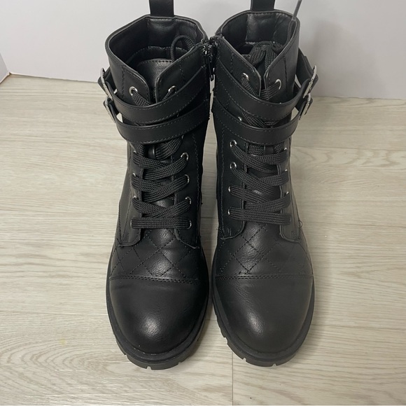 Xoxo Women’s Black Combat Boots Size 5 Faux Leather Side Zip Lace Up Buckle EUC - Picture 4 of 8